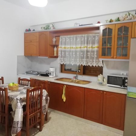 Jonny Guesthouse Ksamil Ngoại thất bức ảnh