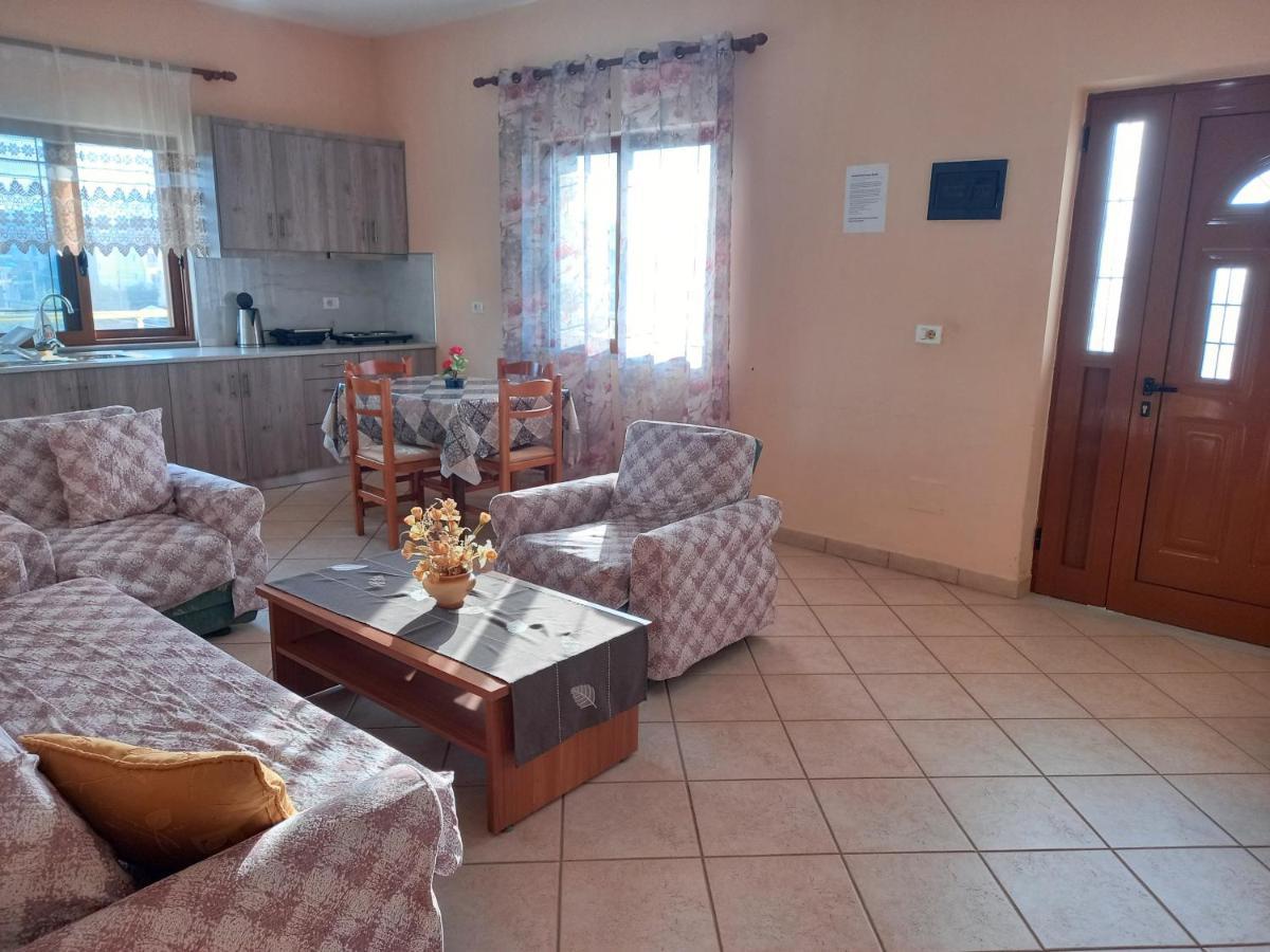Jonny Guesthouse Ksamil Ngoại thất bức ảnh