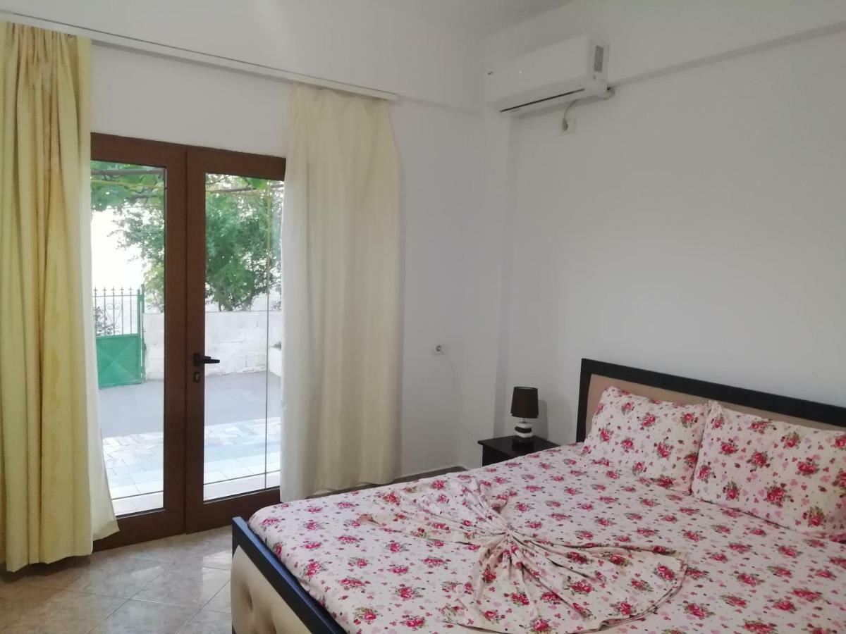 Jonny Guesthouse Ksamil Ngoại thất bức ảnh