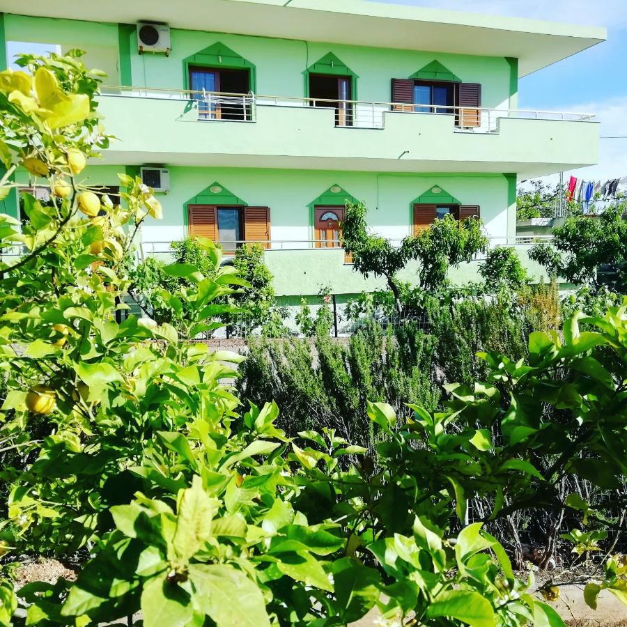 Jonny Guesthouse Ksamil Ngoại thất bức ảnh