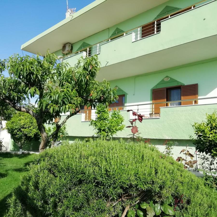 Jonny Guesthouse Ksamil Ngoại thất bức ảnh