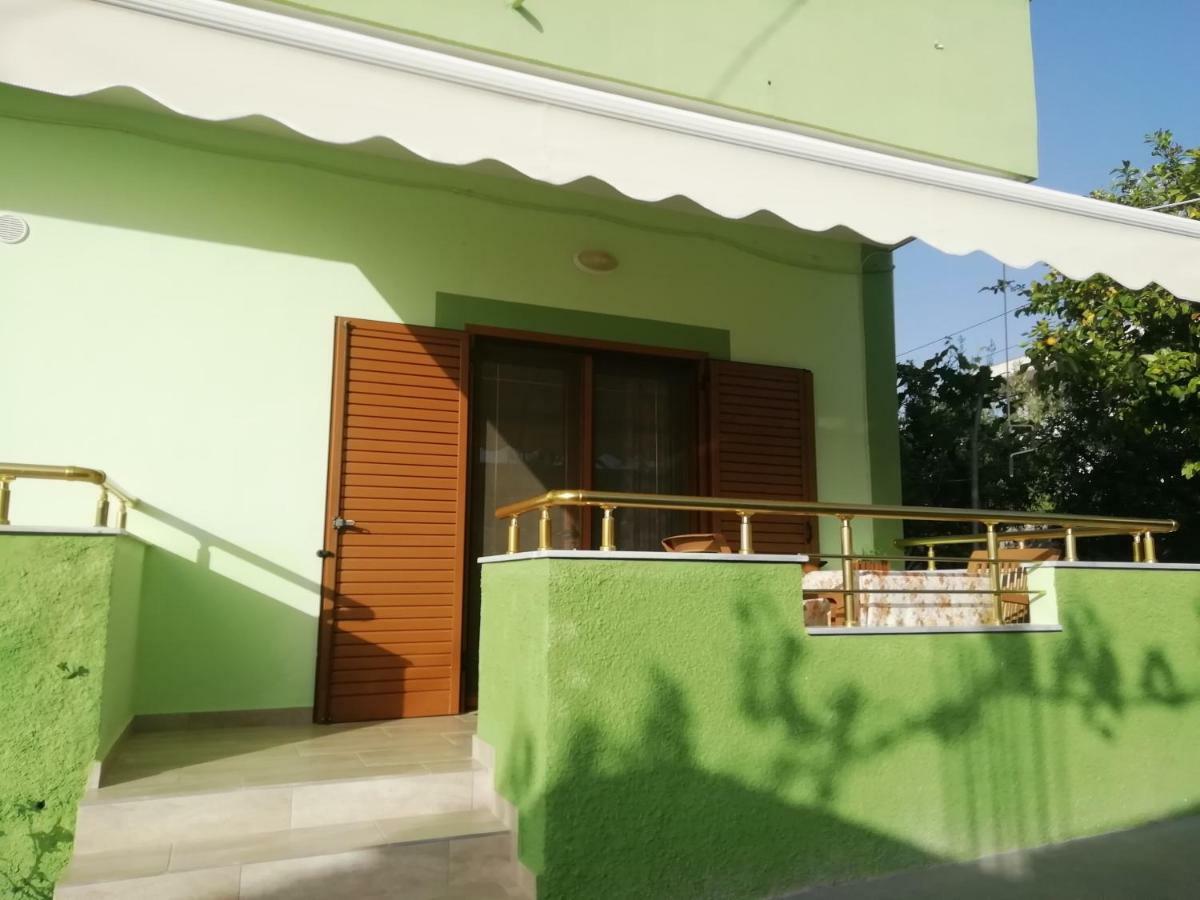 Jonny Guesthouse Ksamil Ngoại thất bức ảnh
